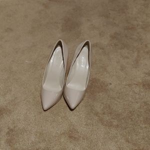High heel pumps nice all purpose
